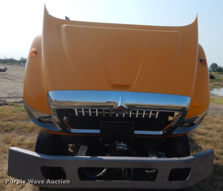 image for item DL6269 2012 International 7400  oil distributor truck