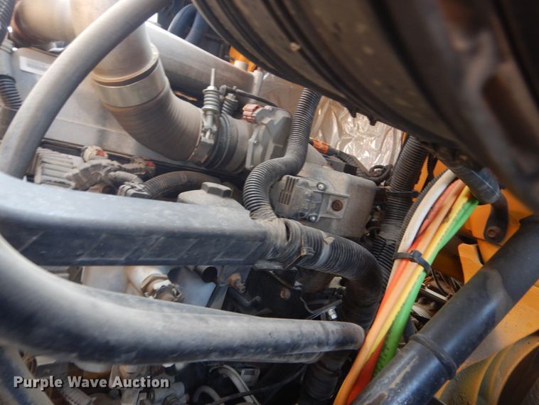 image for item DL6269 2012 International 7400  oil distributor truck