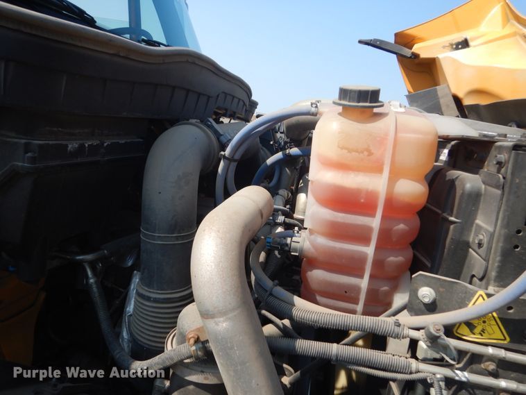 image for item DL6269 2012 International 7400  oil distributor truck