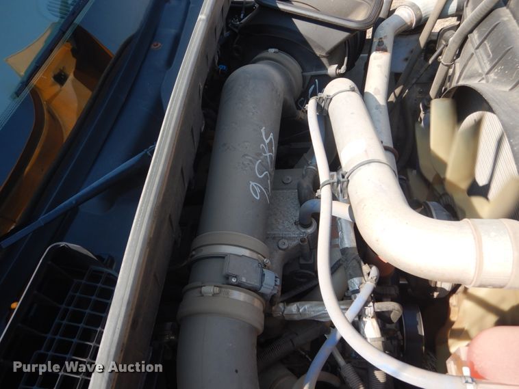 image for item DL6269 2012 International 7400  oil distributor truck