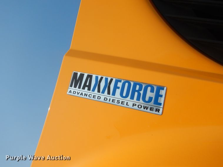 image for item DL6269 2012 International 7400  oil distributor truck