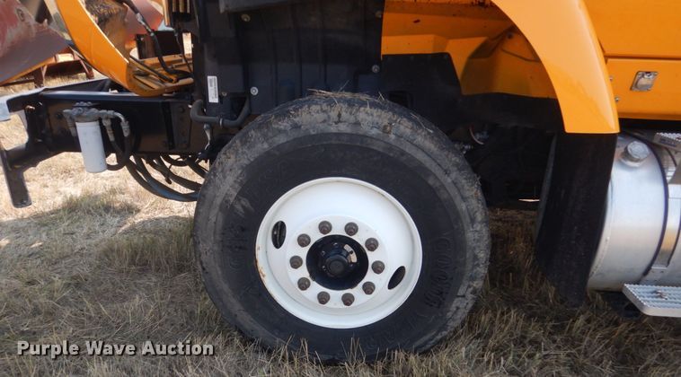 image for item DL6269 2012 International 7400  oil distributor truck