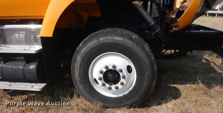 image for item DL6269 2012 International 7400  oil distributor truck