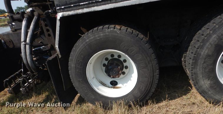 image for item DL6269 2012 International 7400  oil distributor truck