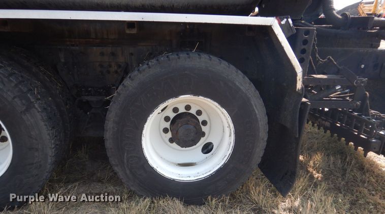 image for item DL6269 2012 International 7400  oil distributor truck