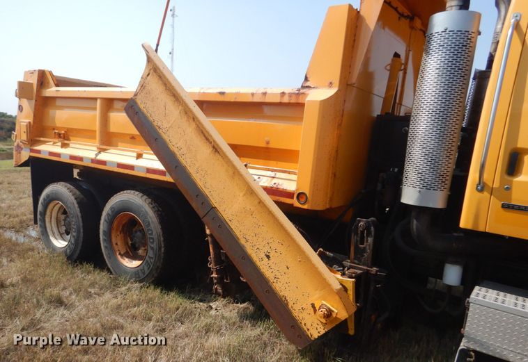 image for item DL6270 2005 Sterling LT9500  dump truck