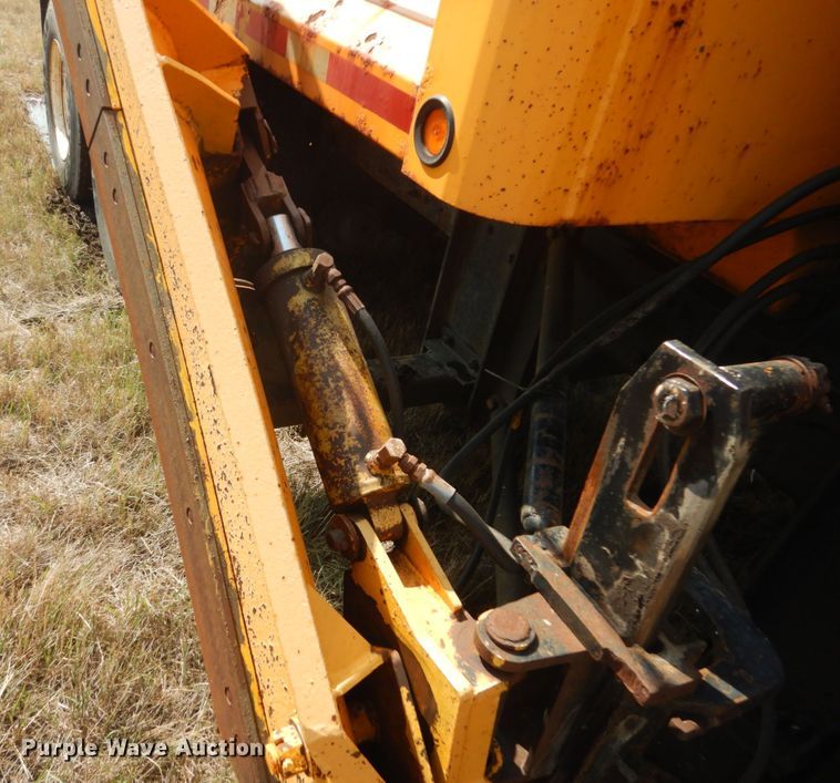 image for item DL6270 2005 Sterling LT9500  dump truck