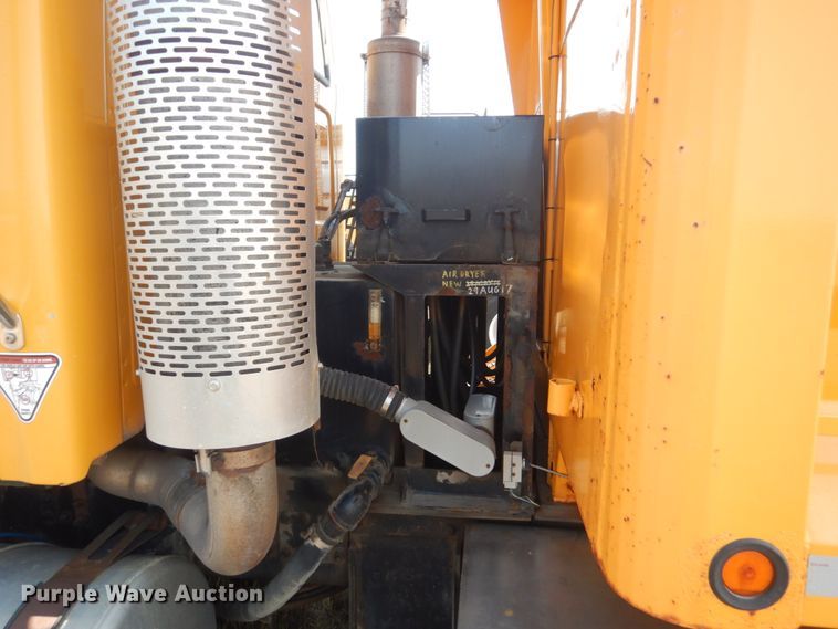 image for item DL6270 2005 Sterling LT9500  dump truck