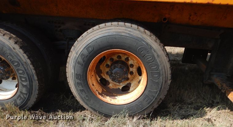 image for item DL6270 2005 Sterling LT9500  dump truck