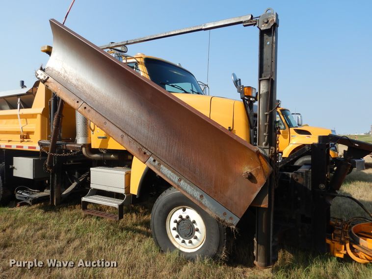 image for item DL6272 2005 Sterling LT9500  dump truck