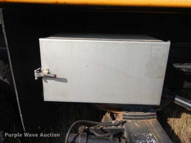 image for item DL6272 2005 Sterling LT9500  dump truck