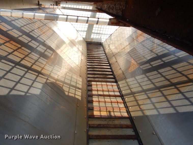 image for item DL6272 2005 Sterling LT9500  dump truck