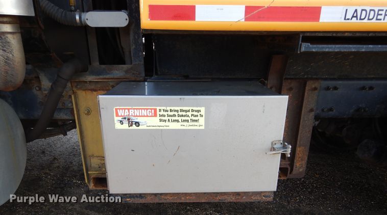 image for item DL6273 2005 Sterling LT9500  dump truck