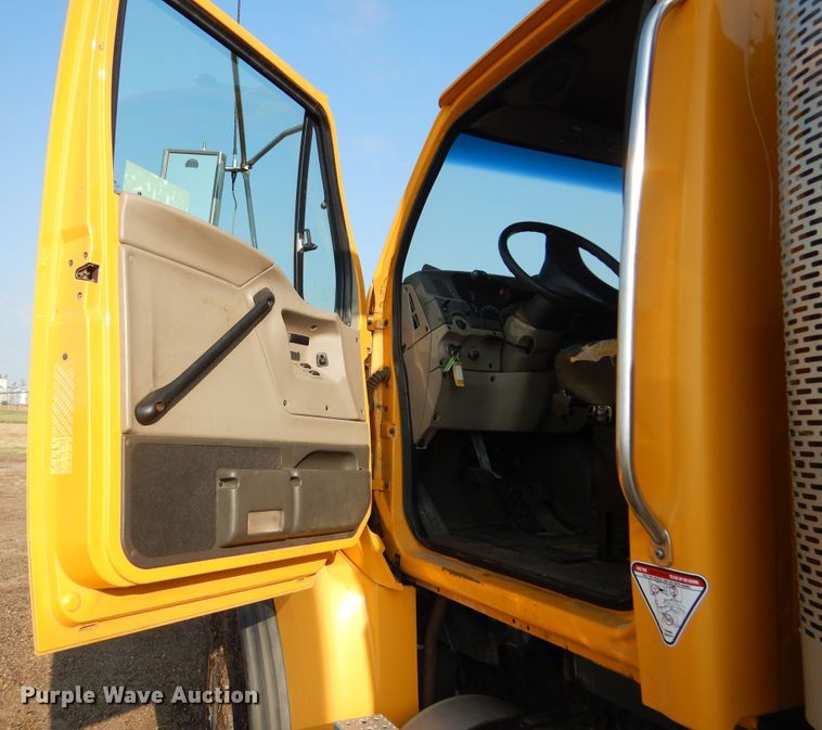 image for item DL6273 2005 Sterling LT9500  dump truck