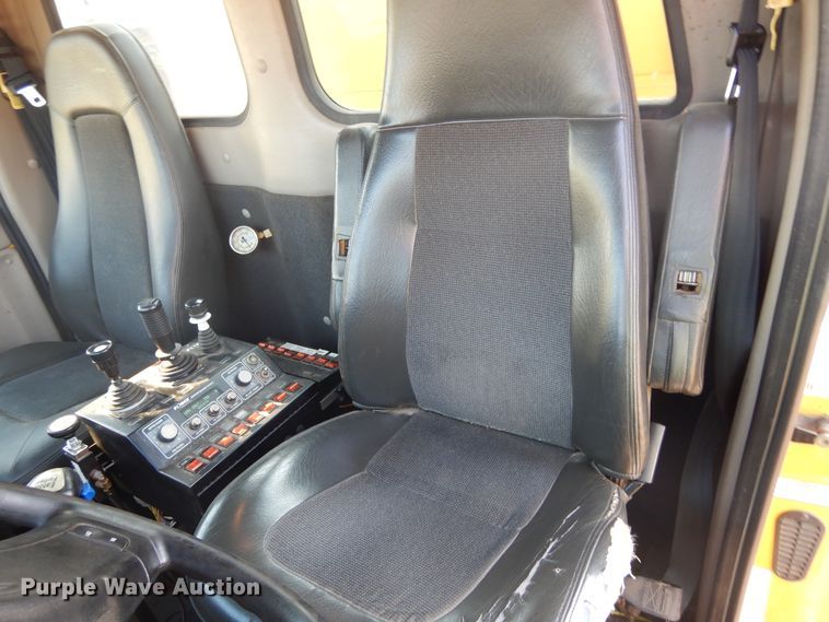 image for item DL6273 2005 Sterling LT9500  dump truck