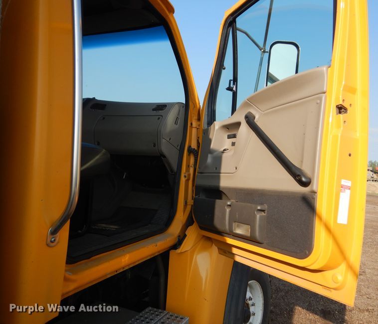 image for item DL6273 2005 Sterling LT9500  dump truck