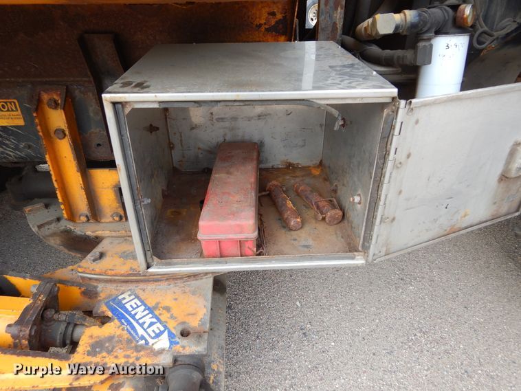 image for item DL6285 2005 Sterling LT9500  dump truck