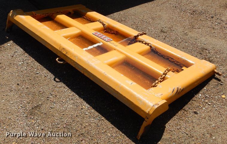 image for item DL6285 2005 Sterling LT9500  dump truck