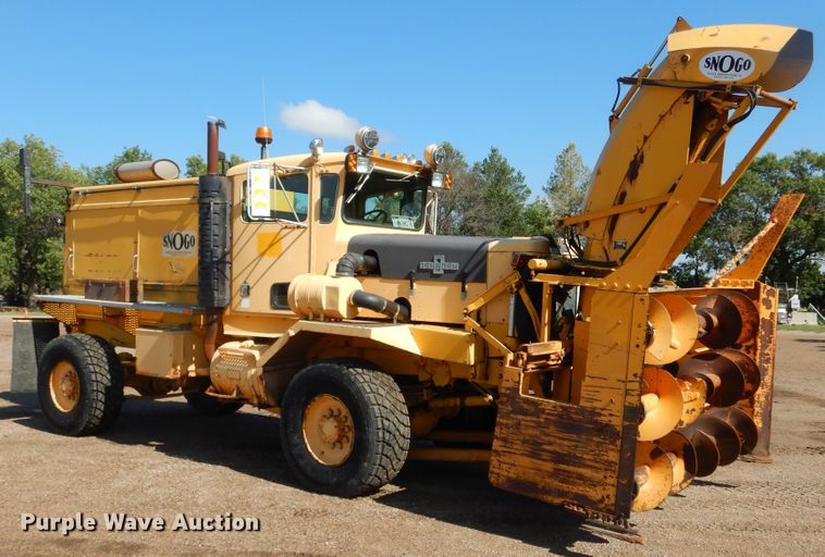 image for item DL6287 1989 Oshkosh P-2525-SP  snow blower truck