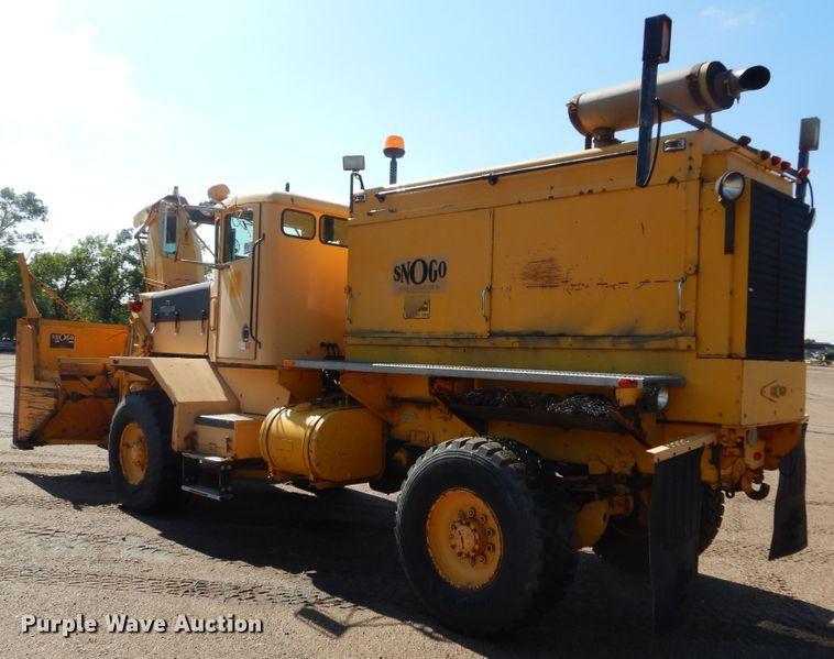 image for item DL6287 1989 Oshkosh P-2525-SP  snow blower truck