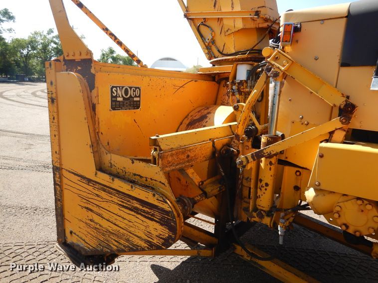 image for item DL6287 1989 Oshkosh P-2525-SP  snow blower truck