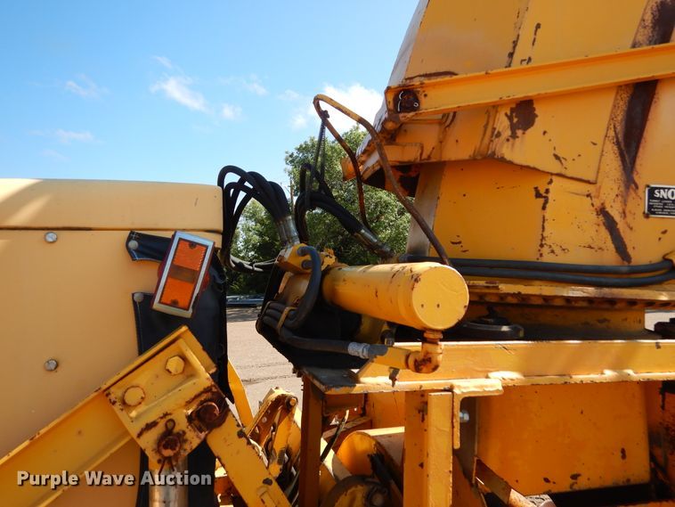 image for item DL6287 1989 Oshkosh P-2525-SP  snow blower truck