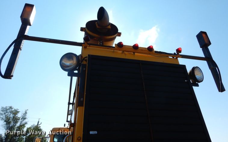 image for item DL6287 1989 Oshkosh P-2525-SP  snow blower truck