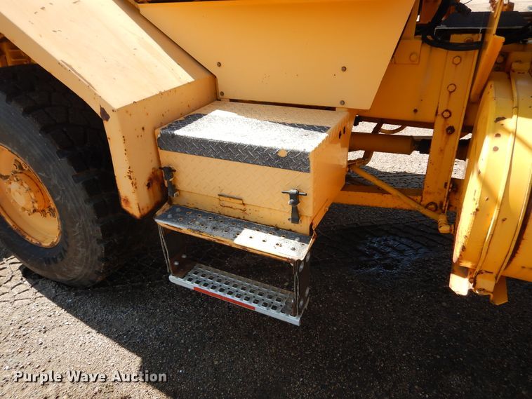 image for item DL6287 1989 Oshkosh P-2525-SP  snow blower truck