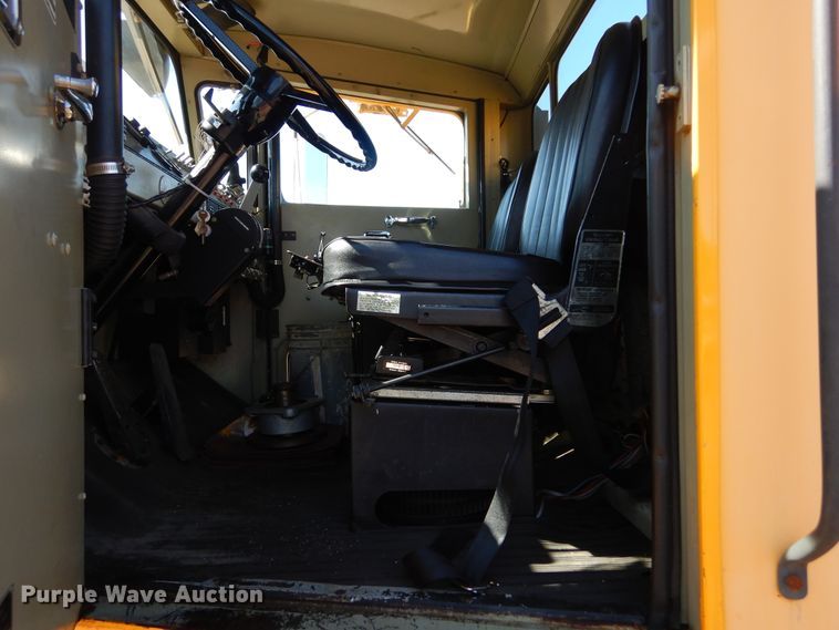 image for item DL6287 1989 Oshkosh P-2525-SP  snow blower truck