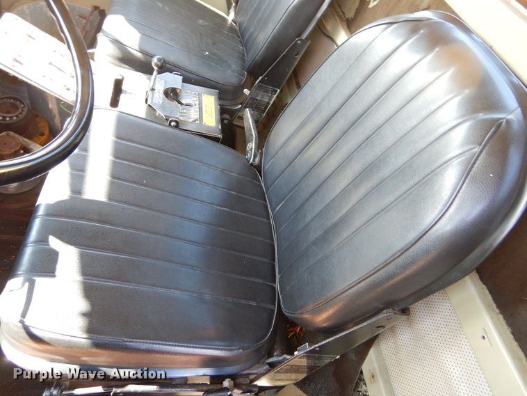 image for item DL6287 1989 Oshkosh P-2525-SP  snow blower truck