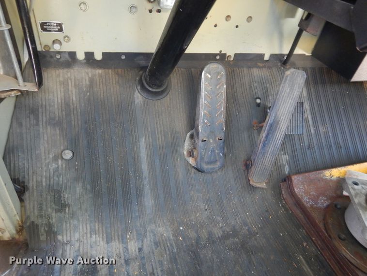 image for item DL6287 1989 Oshkosh P-2525-SP  snow blower truck