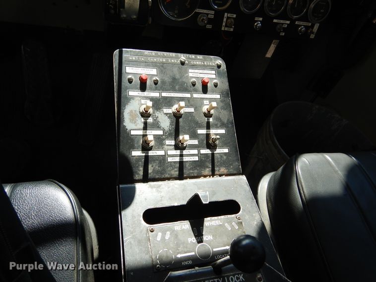 image for item DL6287 1989 Oshkosh P-2525-SP  snow blower truck