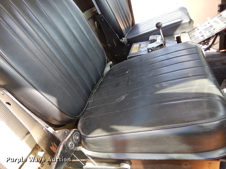 image for item DL6287 1989 Oshkosh P-2525-SP  snow blower truck