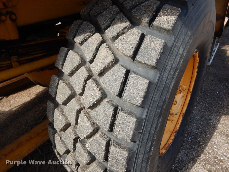 image for item DL6287 1989 Oshkosh P-2525-SP  snow blower truck