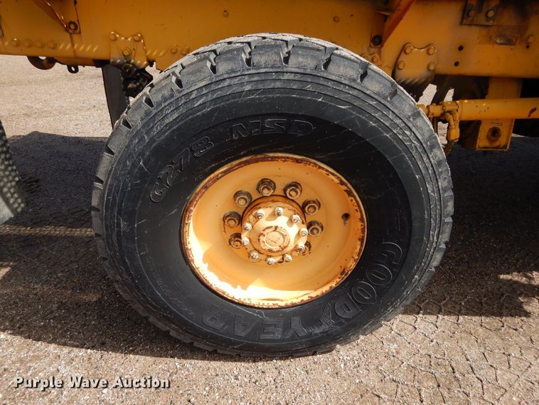 image for item DL6287 1989 Oshkosh P-2525-SP  snow blower truck