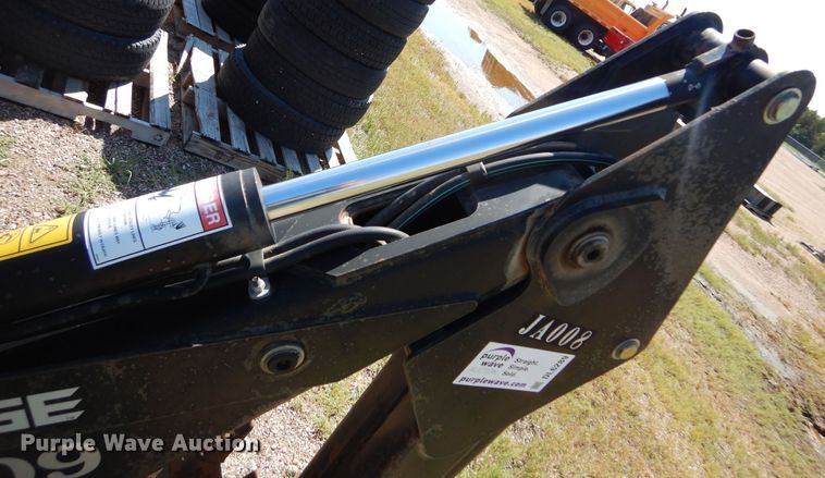 image for item DL6289 2001 Edge  skid steer backhoe