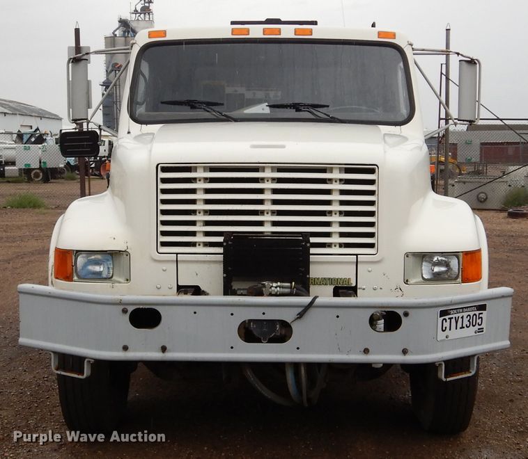 image for item DL6315 1992 International 4900  oil distributor truck