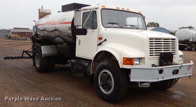 image for item DL6315 1992 International 4900  oil distributor truck