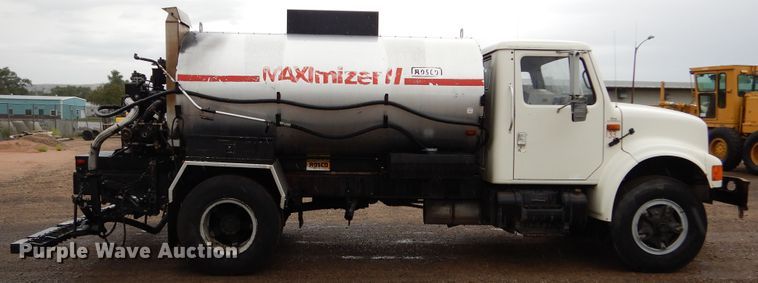 image for item DL6315 1992 International 4900  oil distributor truck