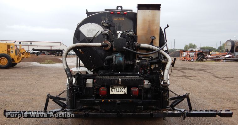 image for item DL6315 1992 International 4900  oil distributor truck