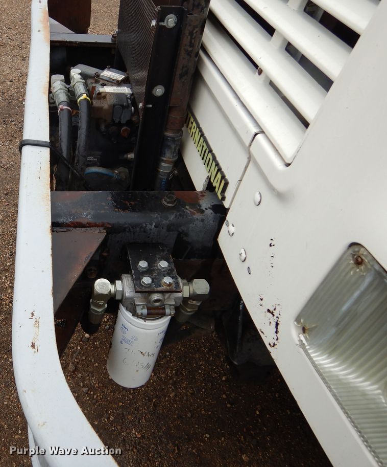 image for item DL6315 1992 International 4900  oil distributor truck