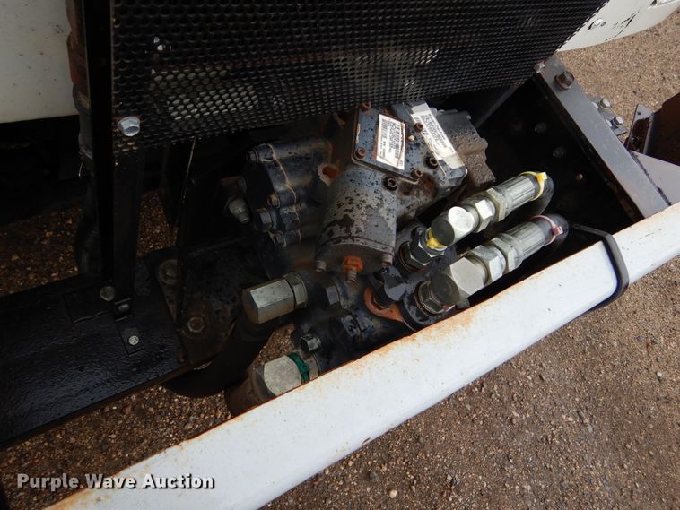 image for item DL6315 1992 International 4900  oil distributor truck