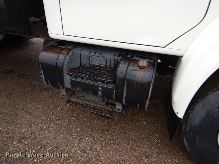 image for item DL6315 1992 International 4900  oil distributor truck