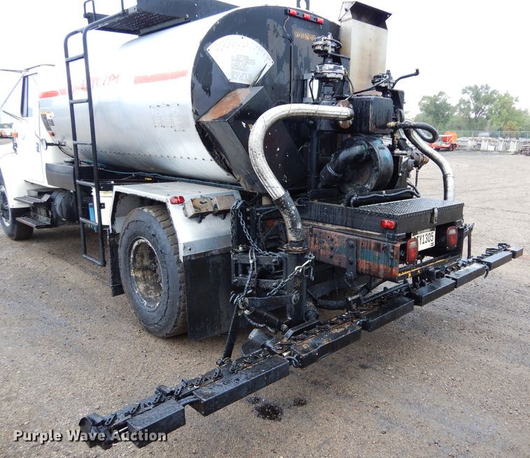 image for item DL6315 1992 International 4900  oil distributor truck