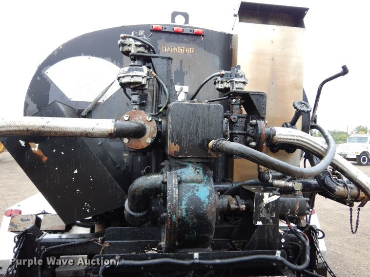 image for item DL6315 1992 International 4900  oil distributor truck