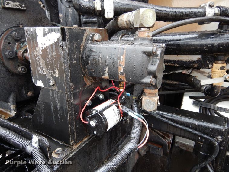 image for item DL6315 1992 International 4900  oil distributor truck