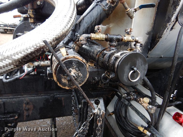 image for item DL6315 1992 International 4900  oil distributor truck