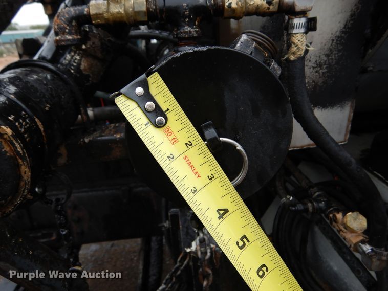 image for item DL6315 1992 International 4900  oil distributor truck