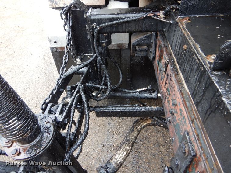 image for item DL6315 1992 International 4900  oil distributor truck