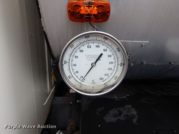 image for item DL6315 1992 International 4900  oil distributor truck